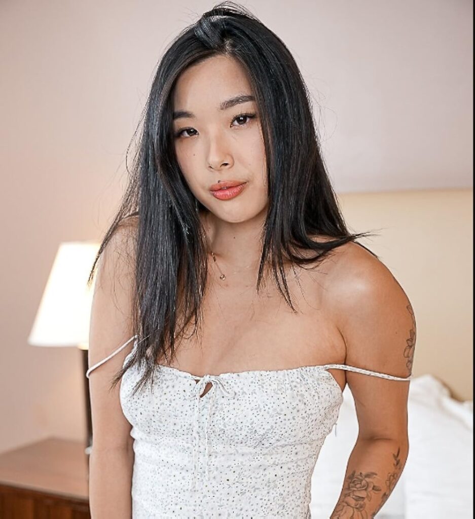 elle lee age