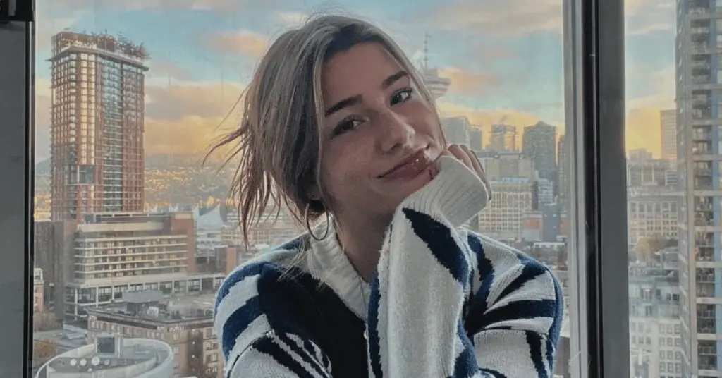 mikayla campinos age
