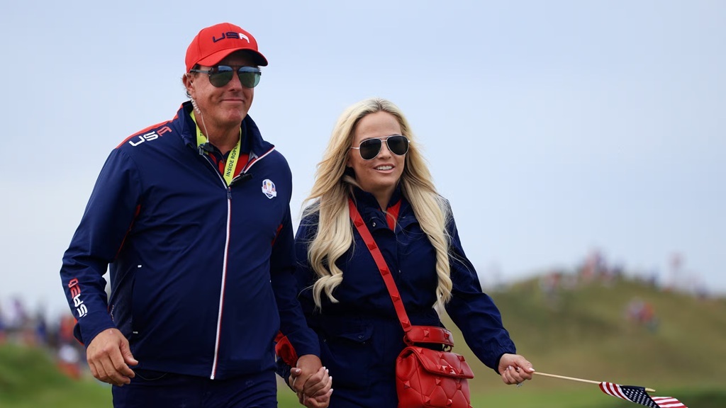 phil mickelson wife