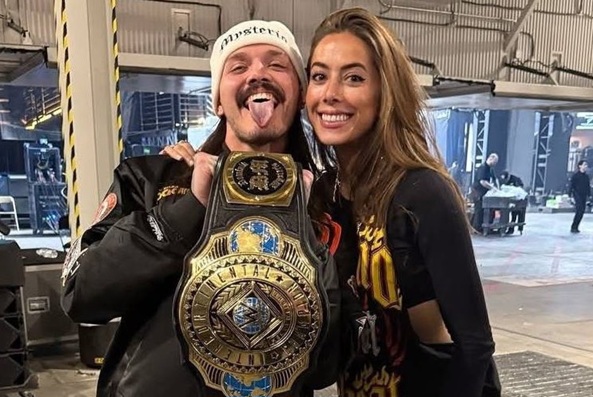 dominik mysterio wife